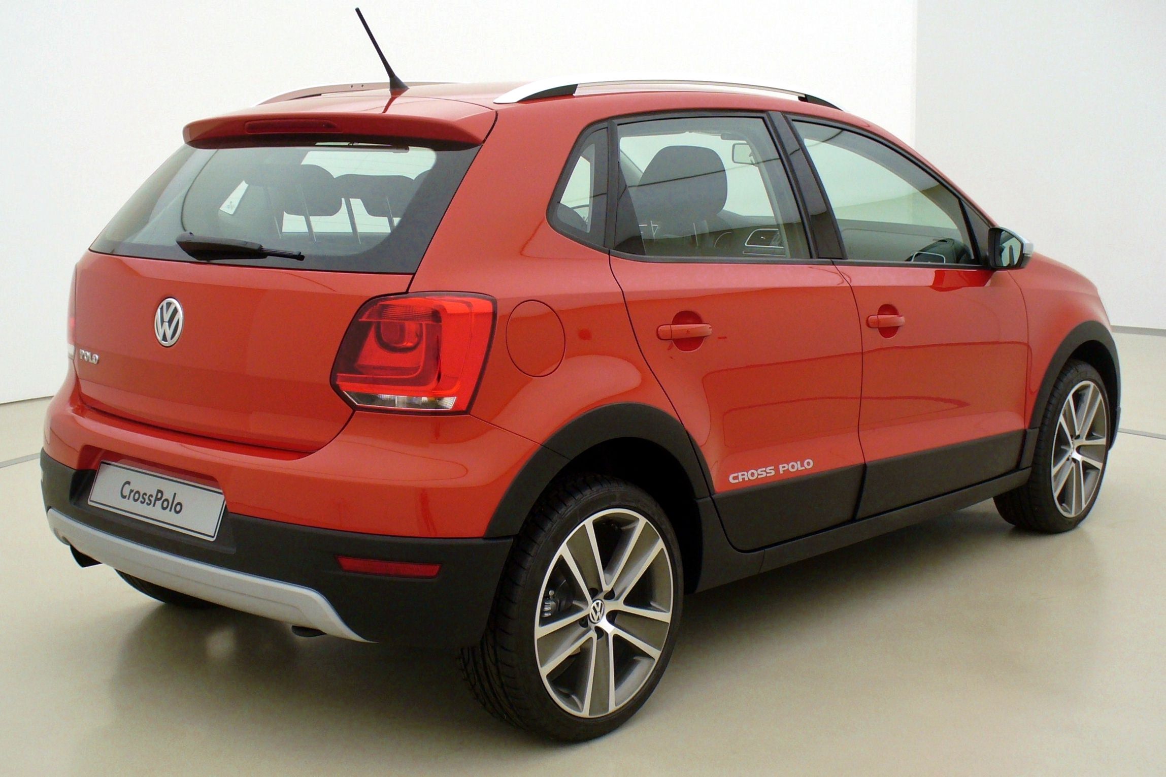 Expert Reviews Of Volkswagen Polo Cross Specifications And Features Volkswagen Polo Cross In India Expert Opinion