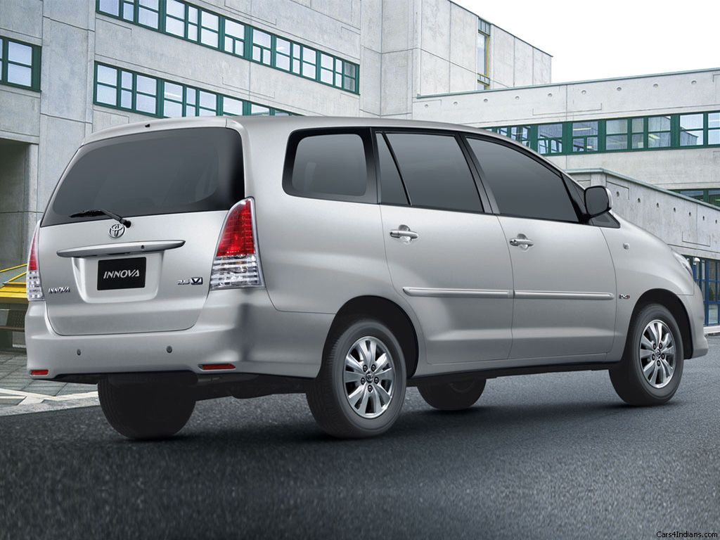 Toyota Innova Exteriors Side View