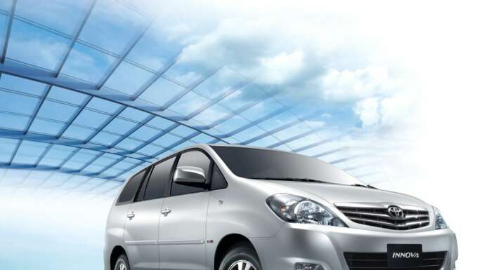 wallpaper-Toyota_Innova-5 Toyota Innova 2.5 E PS 8 STR BS-III (Diesel)
