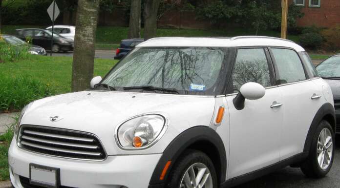 2012_Mini_Countryman_--_03-24-2012_2 Mini Cooper Countryman one (Petrol)
