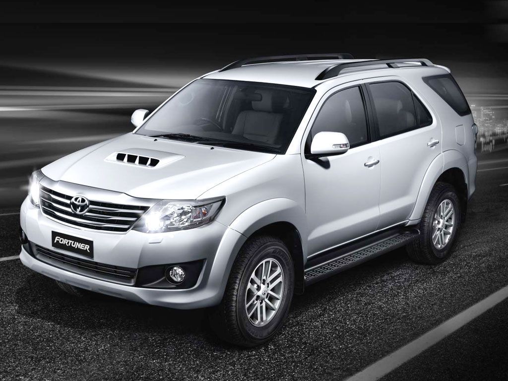 Toyota Fortuner 2.5 L Exteriors Side View