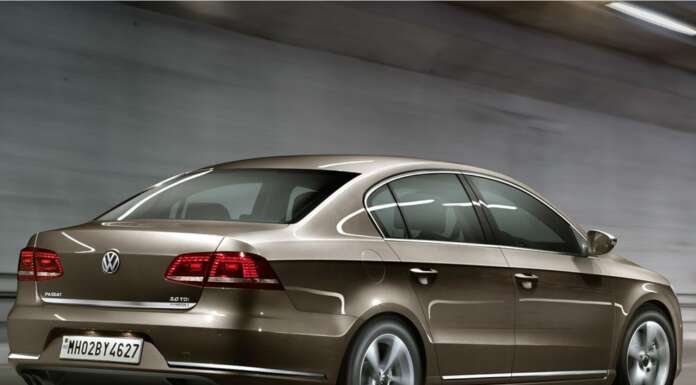 new_passat_beauty_backshot Volkswagen Passat Highline DSG (Diesel)