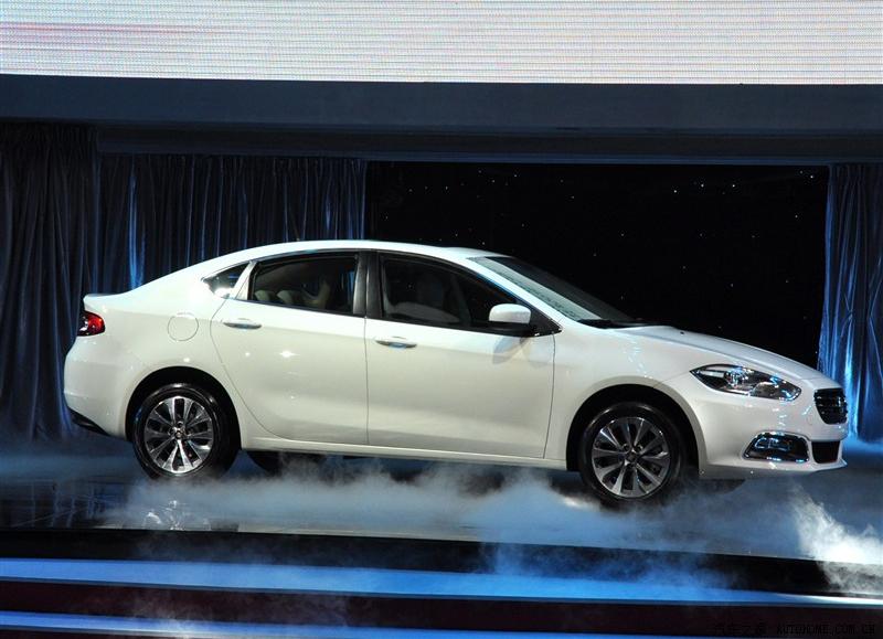 Fiat Viaggio Exteriors Side View