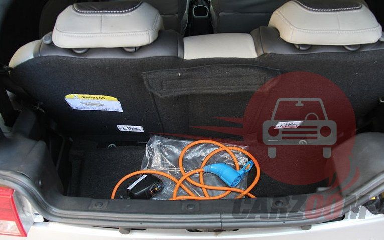 Mahindra e2o Interiors Bootspace