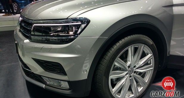 Volkswagen Tiguan Side View
