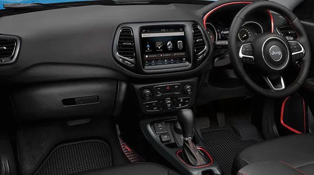 Jeep-Compass-Trailhawk-Dashboard