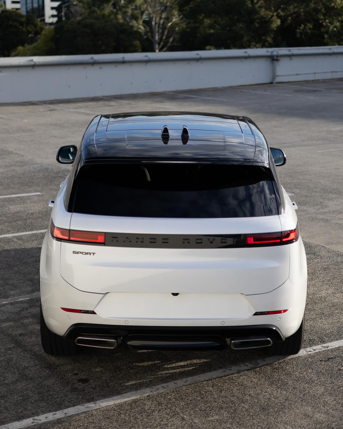 Land-Rover-Range-Rover-Velar