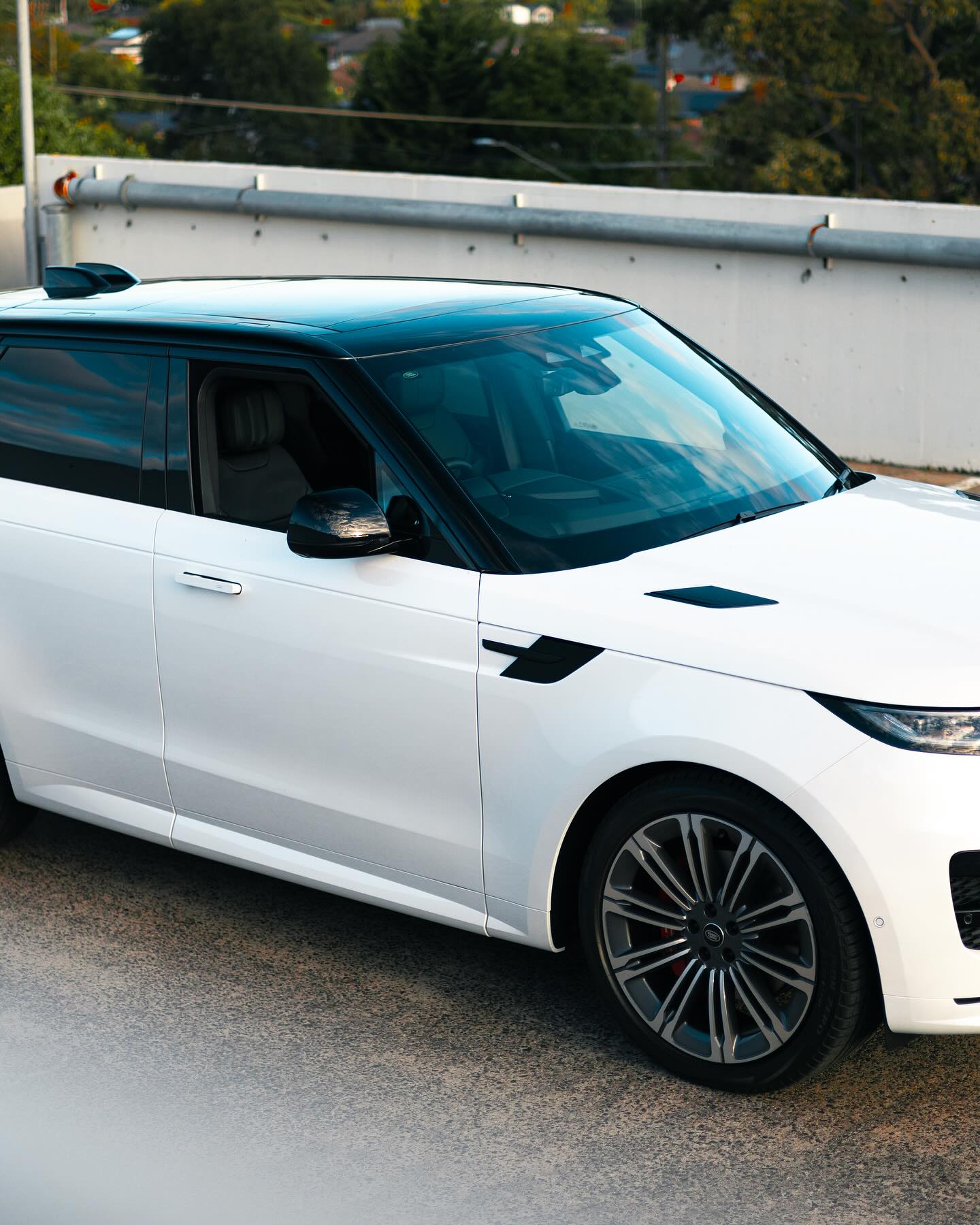 Land-Rover-Range-Rover-Velar