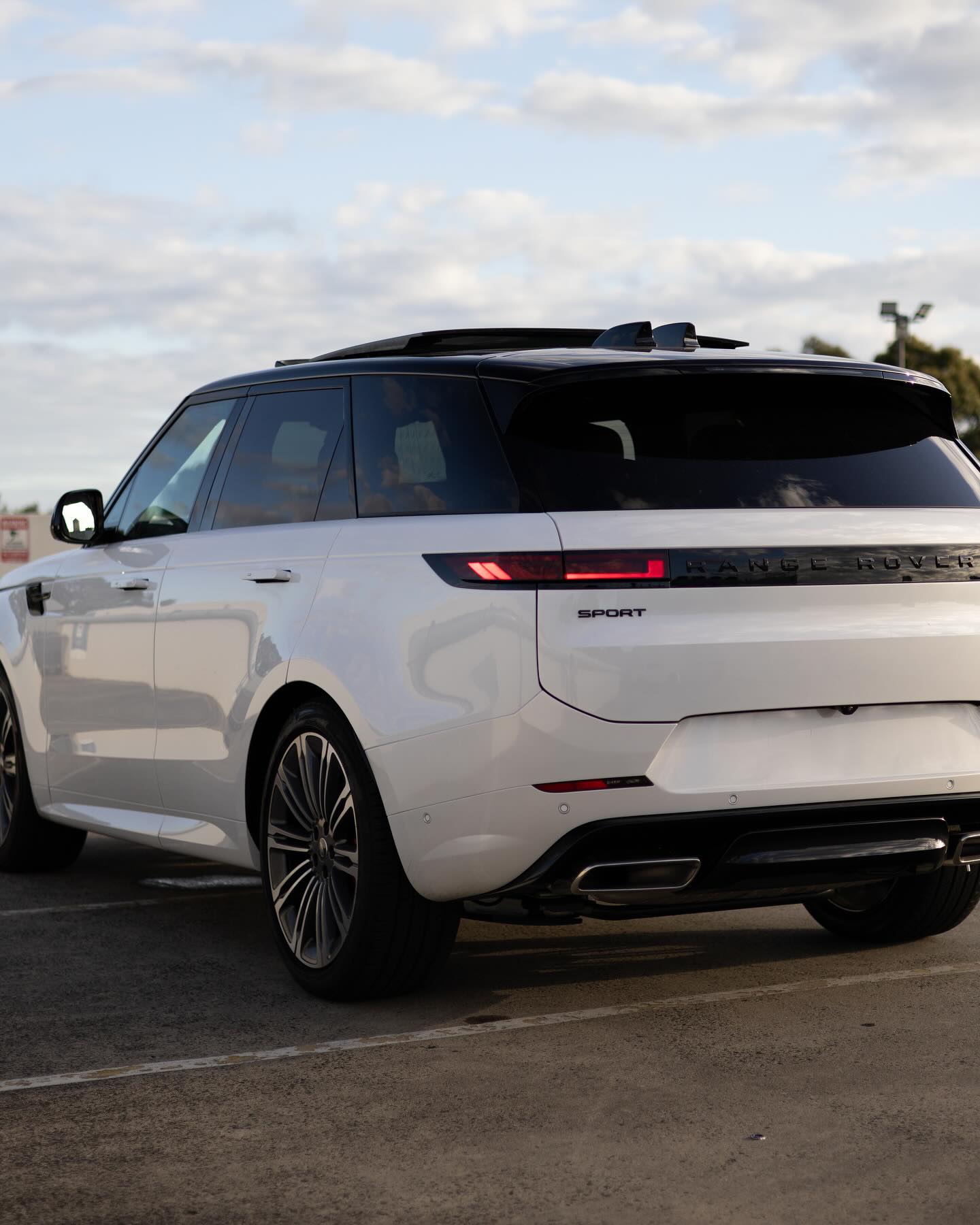 Land-Rover-Range-Rover-Velar