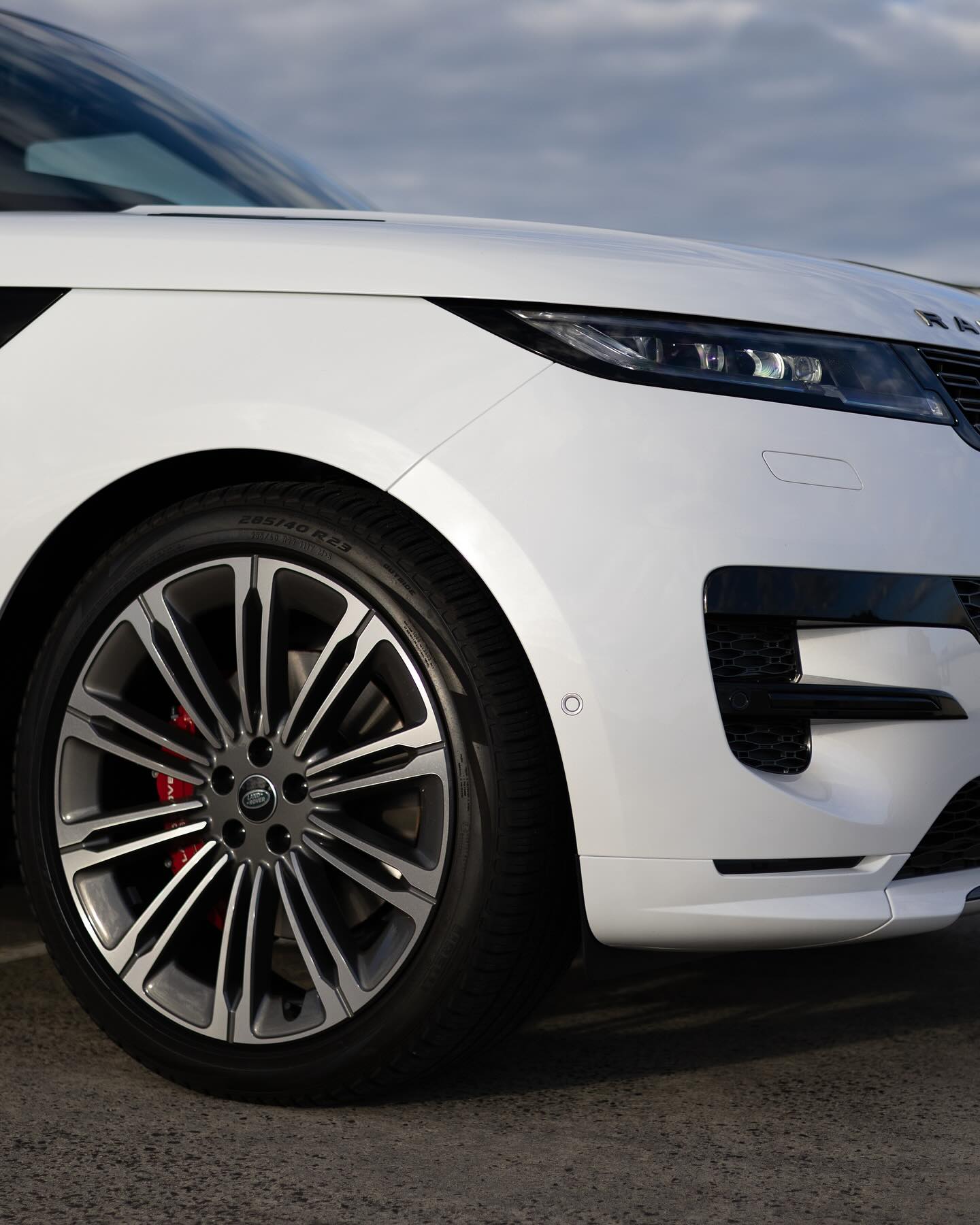 Land-Rover-Range-Rover-Velar