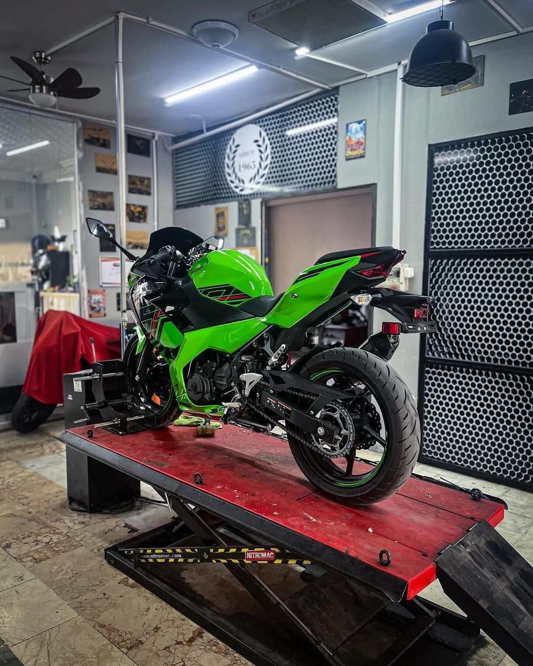 Kawasaki-Ninja-ZX-4R