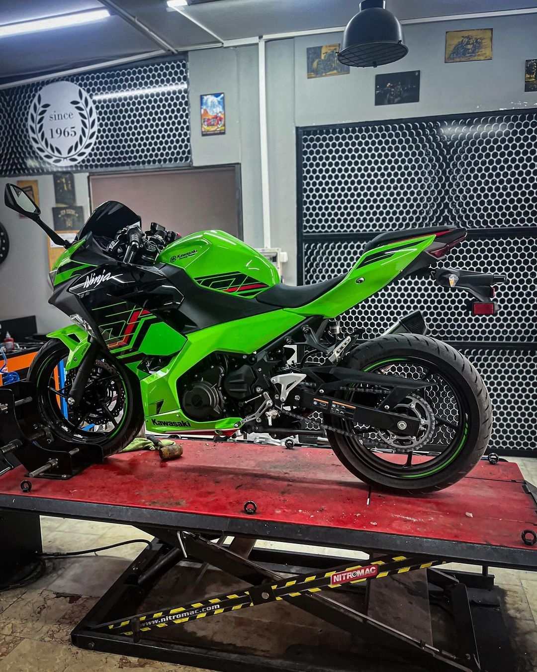 Kawasaki-Ninja-ZX-4R