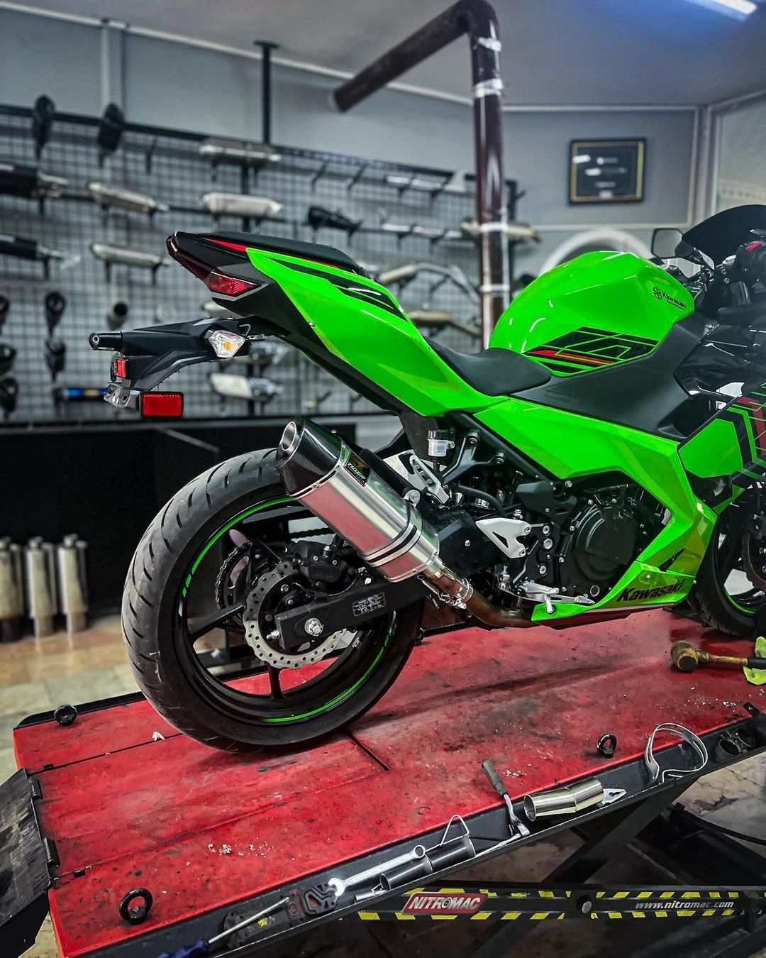 Kawasaki-Ninja-ZX-4R