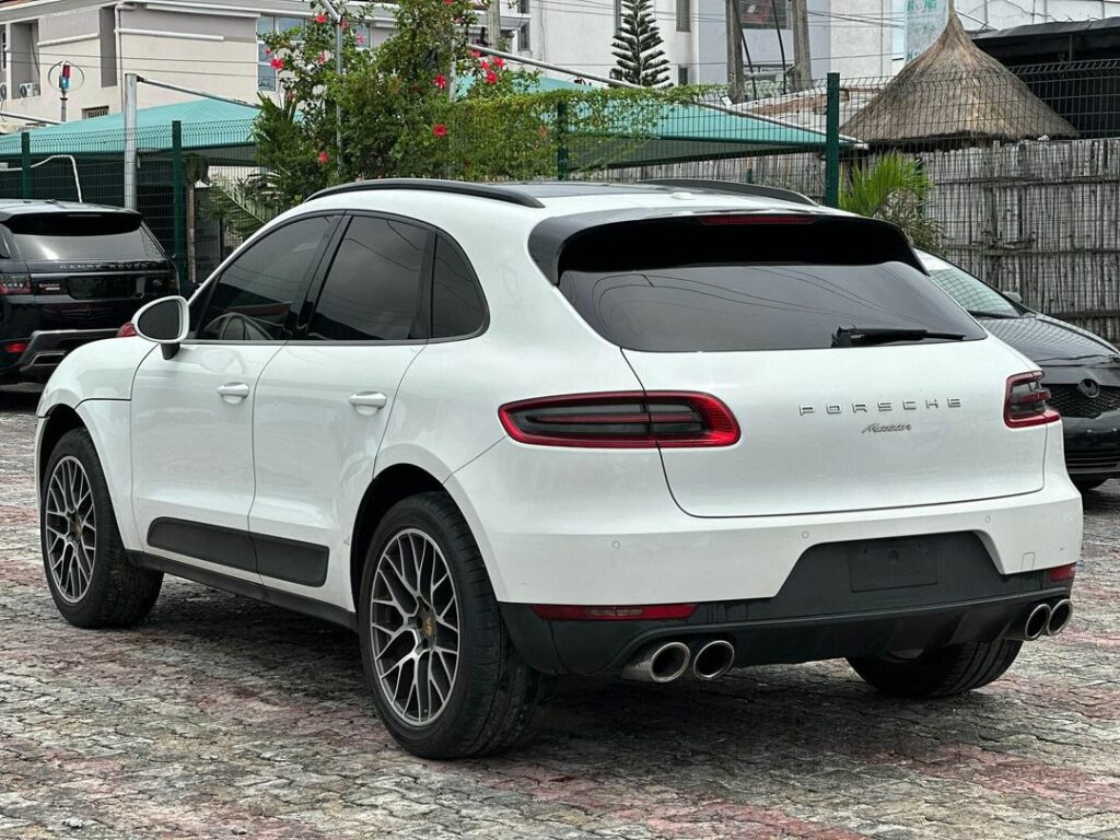 Porsche-Macan-EV