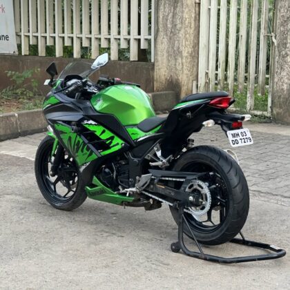 Kawasaki-Ninja-300