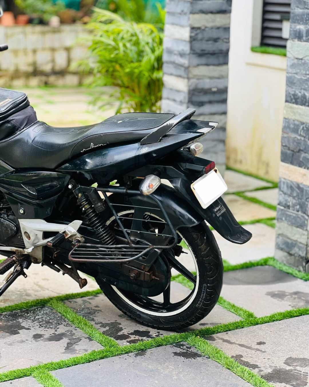 Bajaj-Pulsar-180